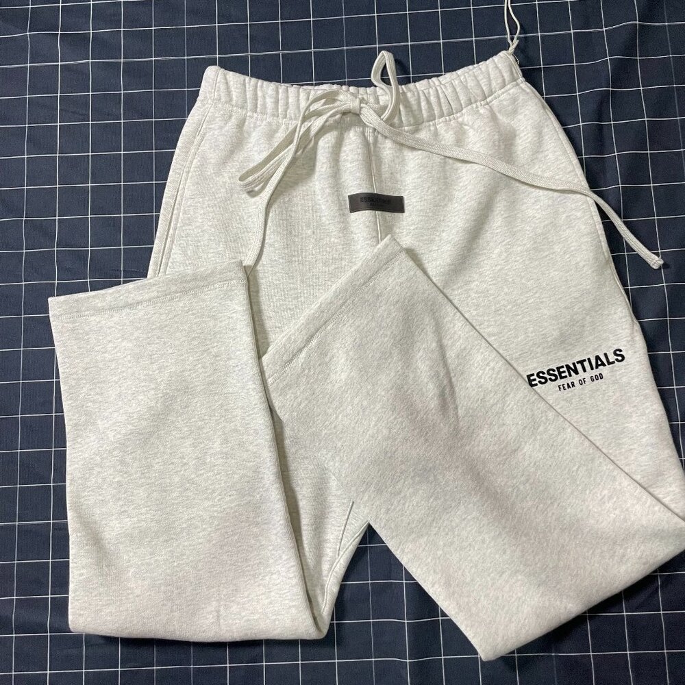 fear-of-god-essentials-relaxed-sweatpants-ss22-light-oatmeal-S